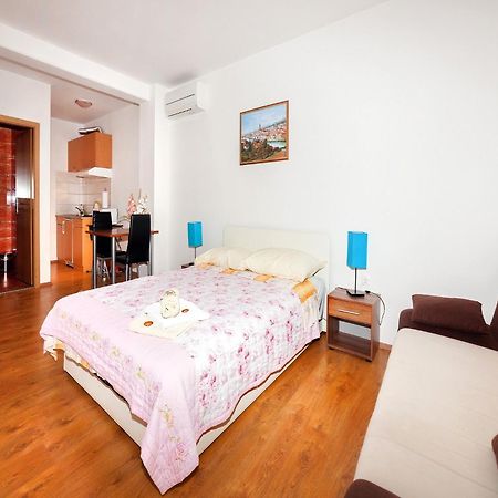 Apartments Barbara Brseč Habitación foto